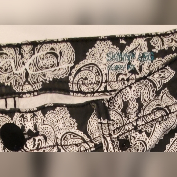 INC Vintage Black And White Paisley Print Skinny Curvy Fit Ankle Jeans Size 4 - Picture 4 of 7